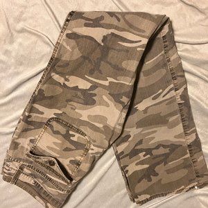 Be Bob Camo Army Pants ~Size 9